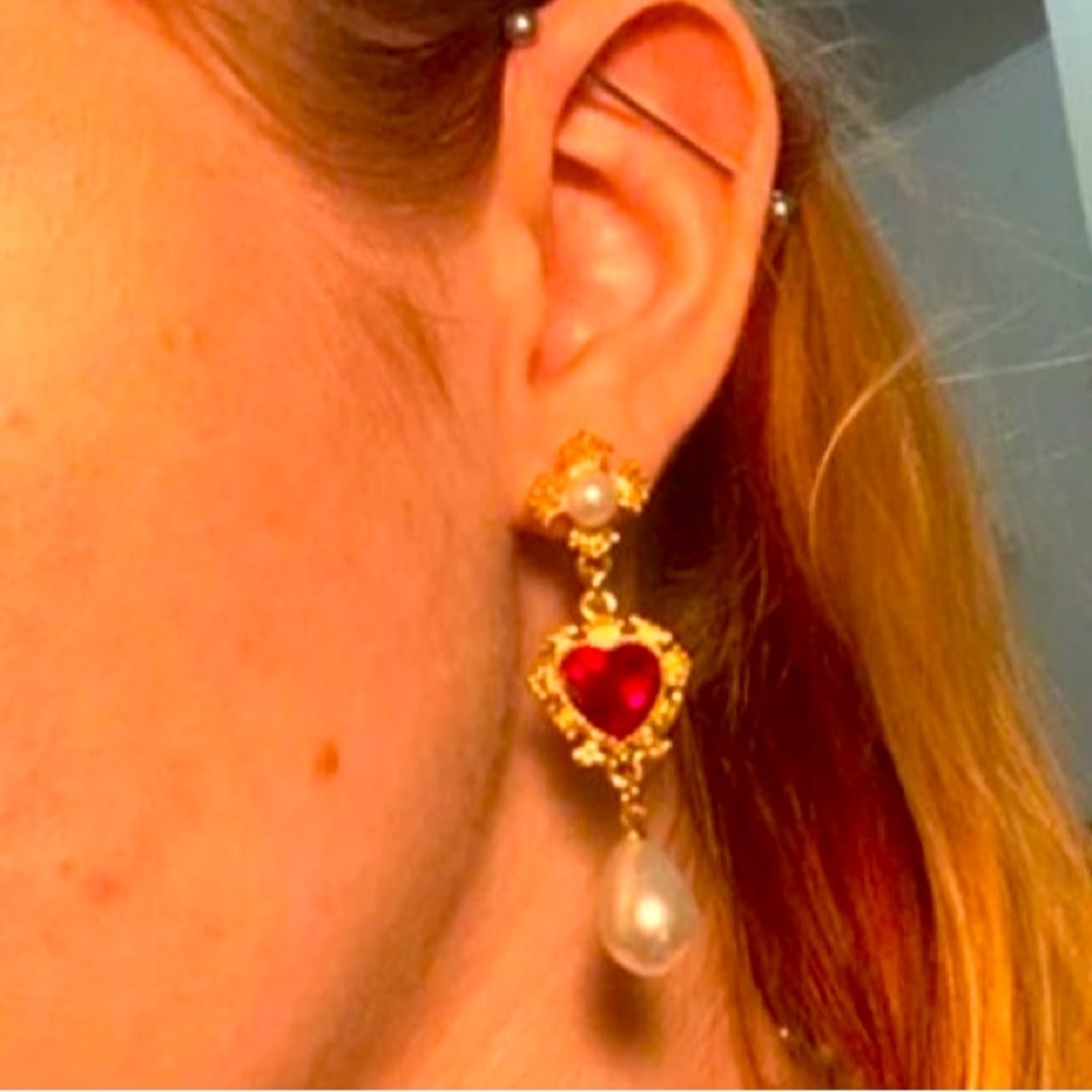 Queen of Hearts👑❤️Ruby Red Rhinestone, Gold & Pearl Drop Statement Earri… - Picture 10 of 15